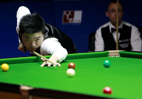 低位轴心的 低位轴心的