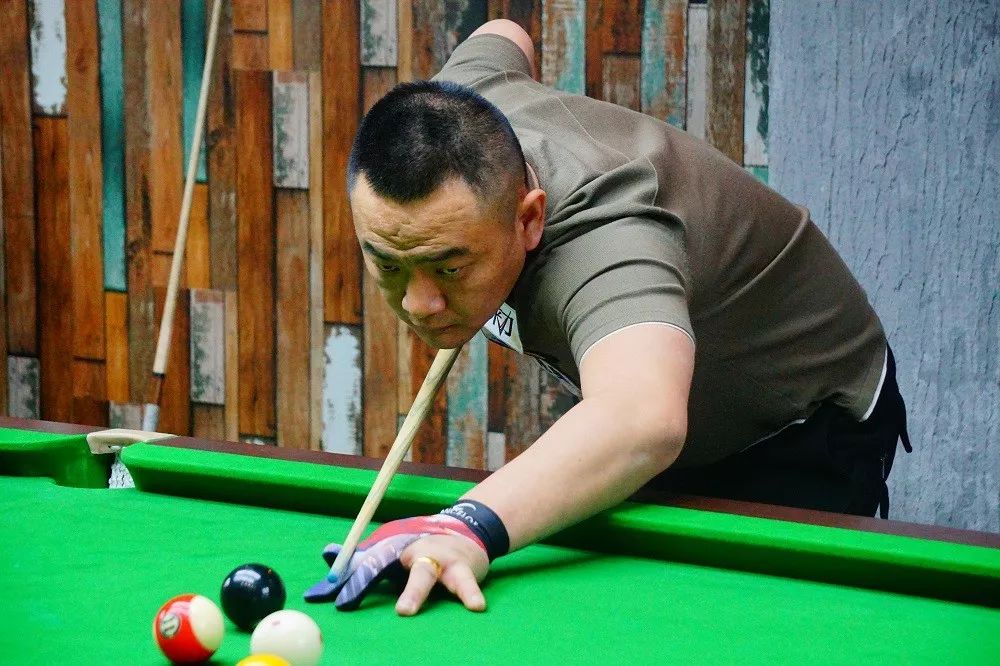 相比之下 相比之下